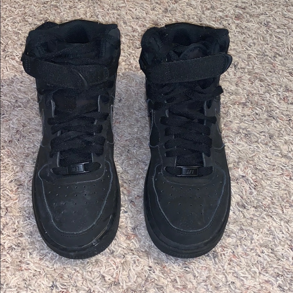 Kids - High tp Air Force 1 sneakers ❤️